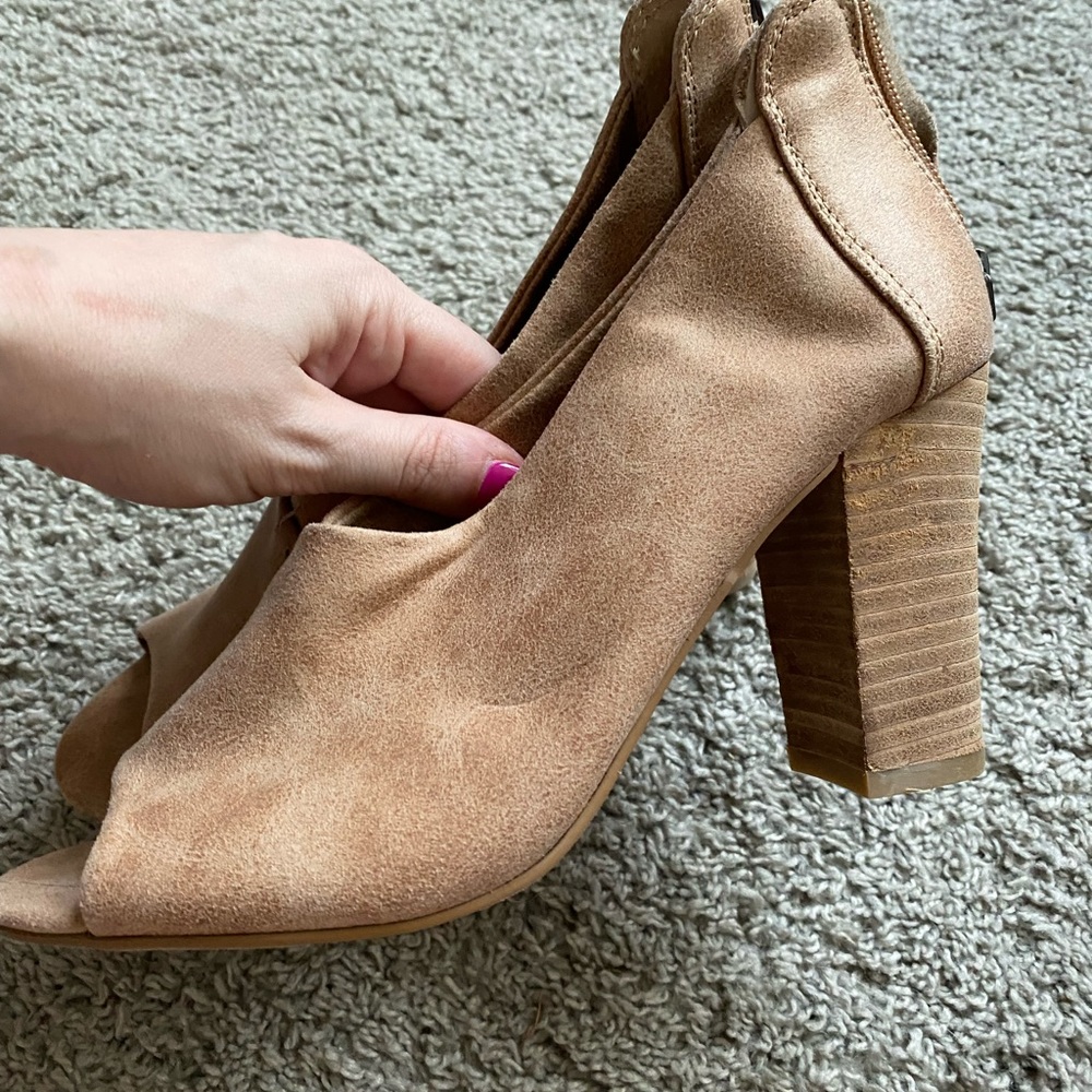 size 8 heel from Von Maur
